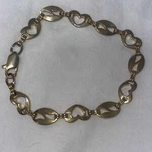 Vintage gold tone thick open heart link bracelet with lobster clasp